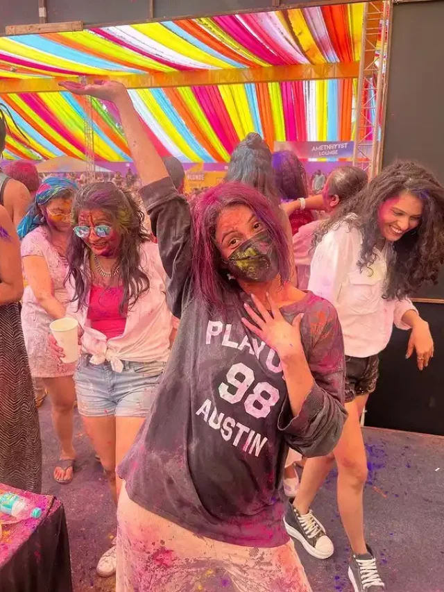 होली पार्टी में शहनाज गिल ने किया जमकर डांस, सोशल मीडिया पर वायरल हुई Photos