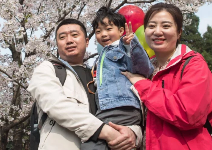 Approval of giving birth to children without marriage in China, ban on expensive marriages