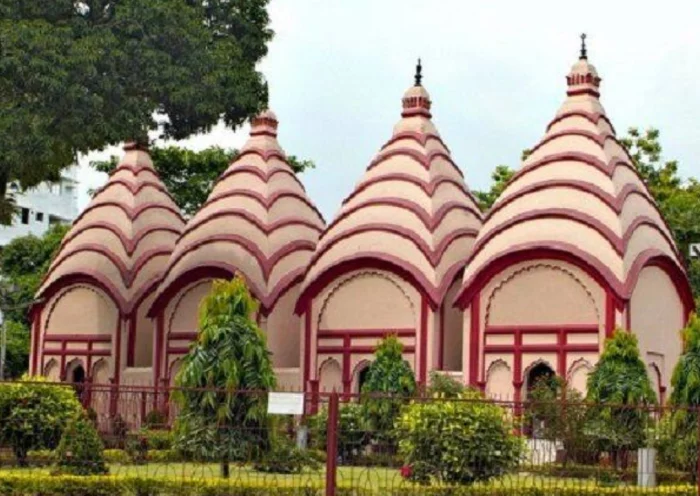 Mother Dhakeshwari Temple is in Dhaka, the capital of Bangladesh, this court of one of the Shaktipeeths
