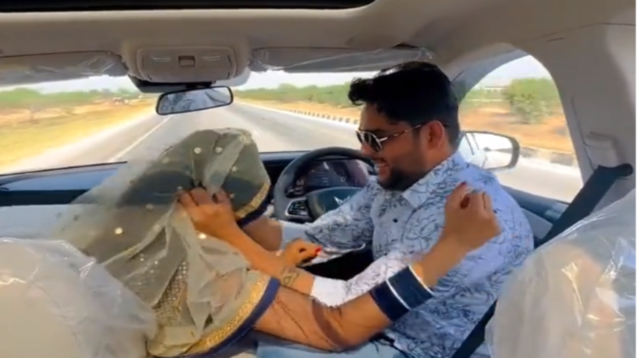 Young man made reel in moving car, video of fun with wife went viral, now apologized