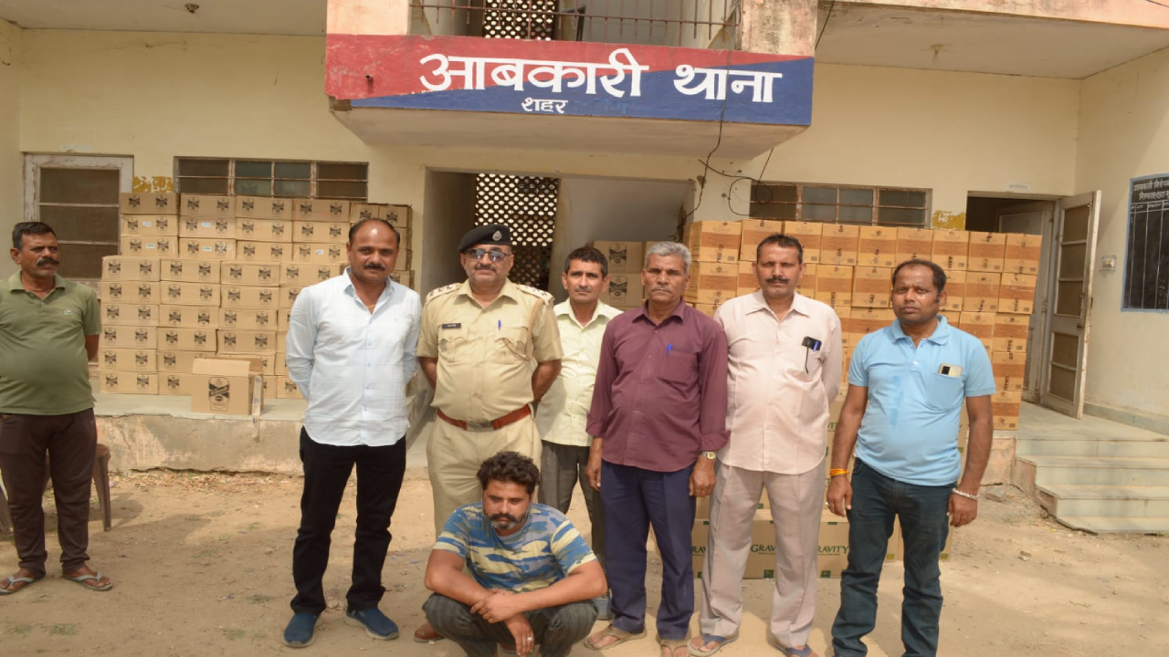 Truck carrying illegal liquor worth Rs 30 lakh seized from Chandigarh to Gujarat, Excise police arrested smuggler