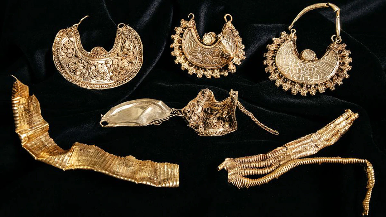 1200 year old gold ornaments discovered in Netherlands