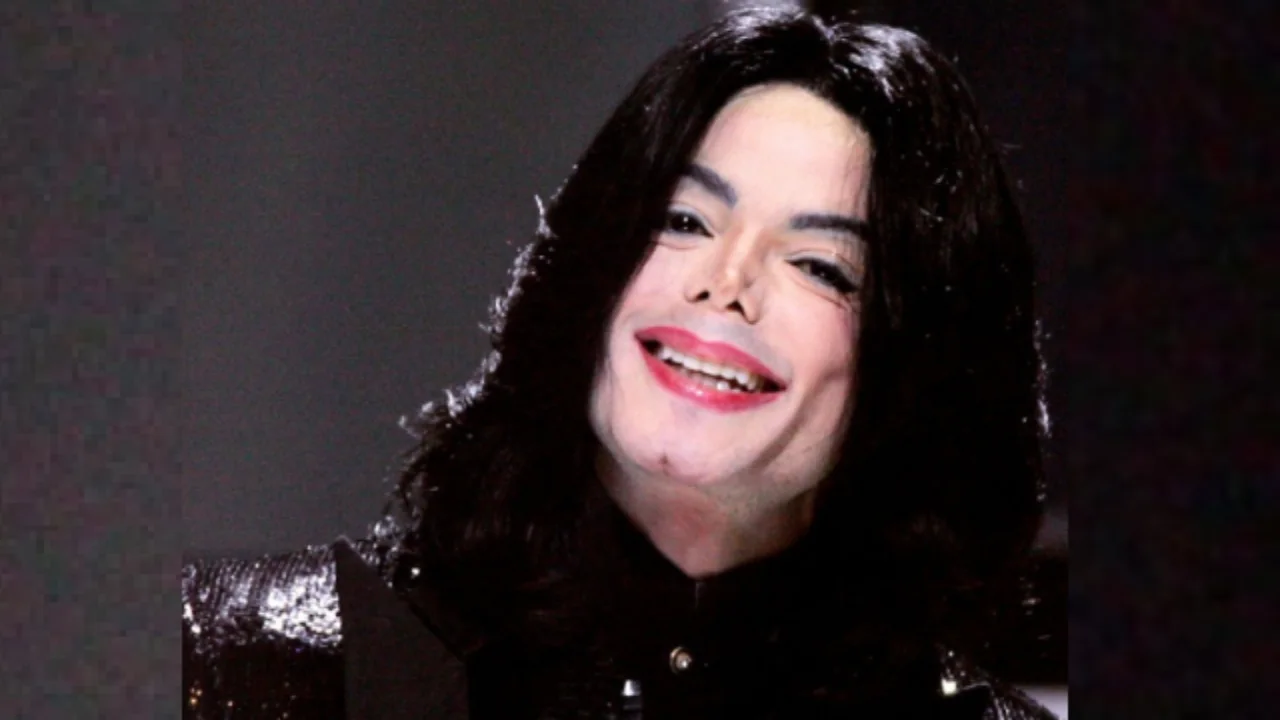 The dark truth of the life of famous singer Michael Jackson, there were allegations of hanging his son in the balcony