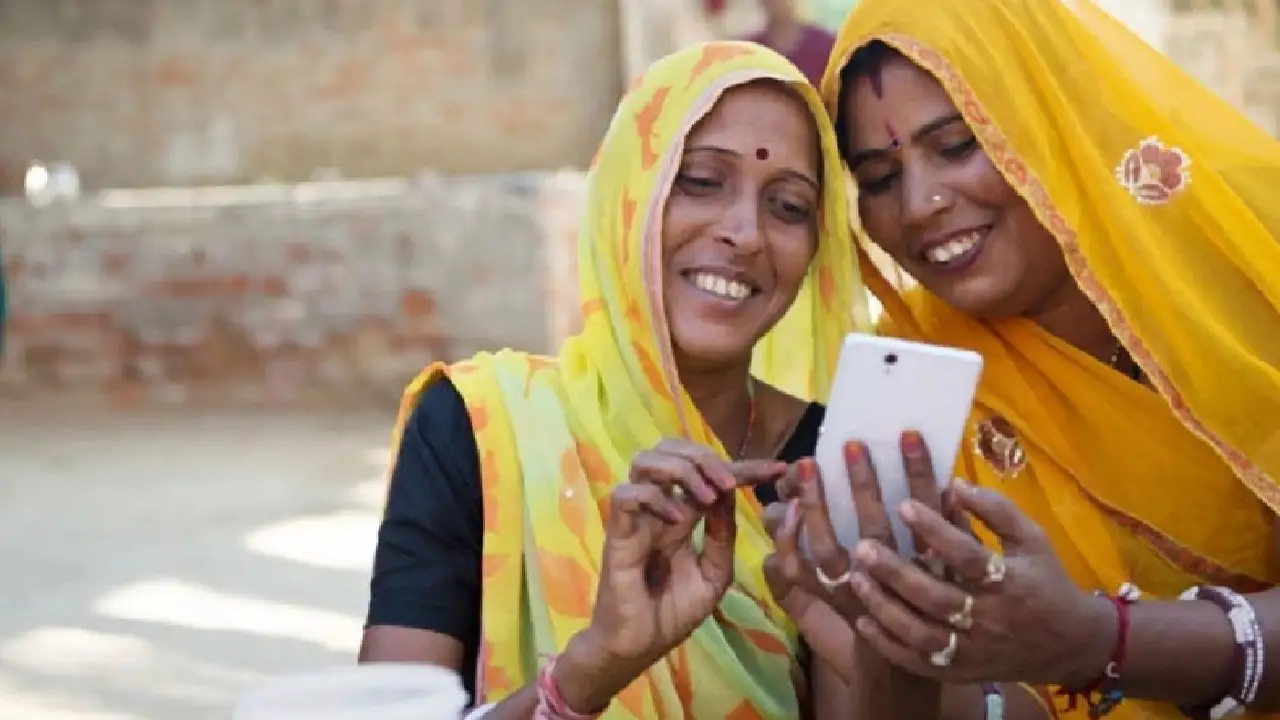 Gehlot government's gift to the head of the household, 40 lakh women will get smartphones on Raksha Bandhan