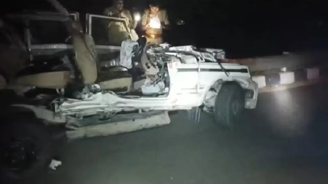Major accident on Purvanchal Expressway in Azamgarh, 5 including 3 women died