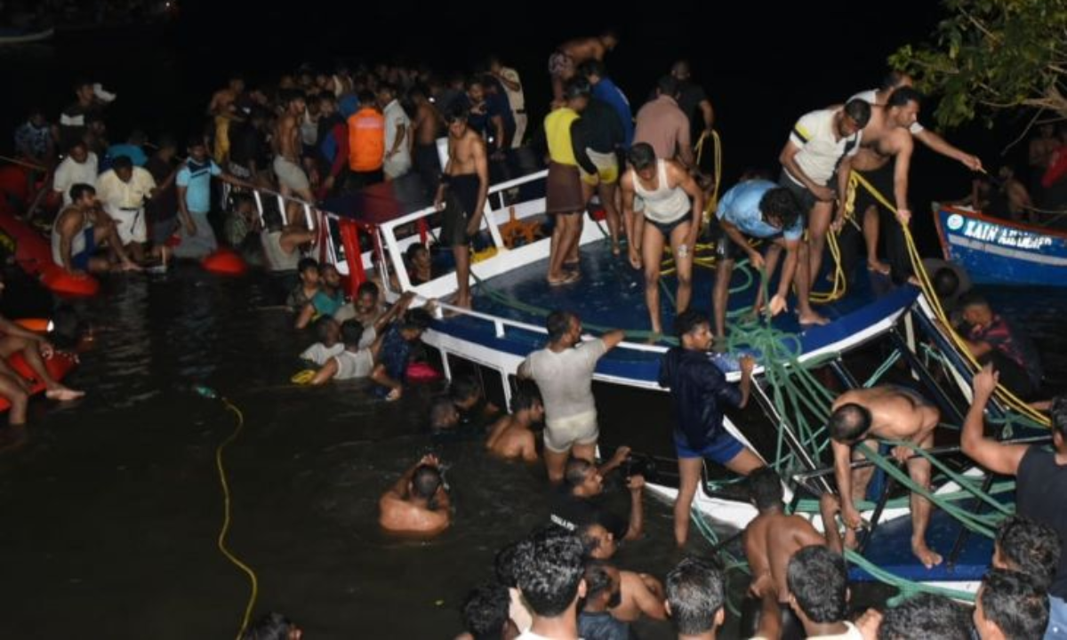 Kerala boat accident01 | Sach Bedhadak