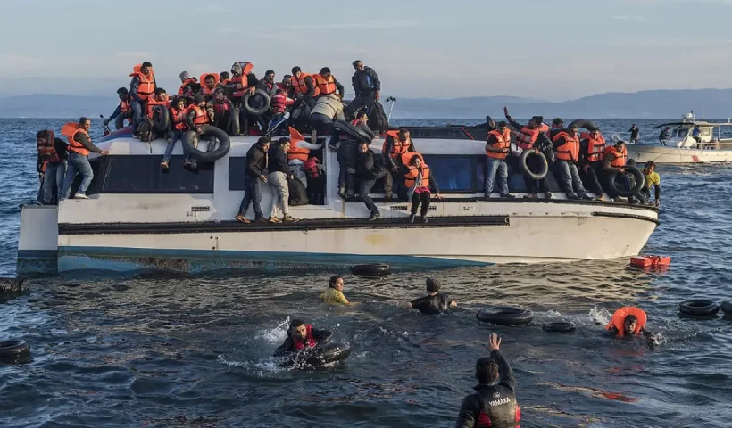 Boat carrying 500 refugees suddenly disappeared in Italy, search continues for 24 hours
