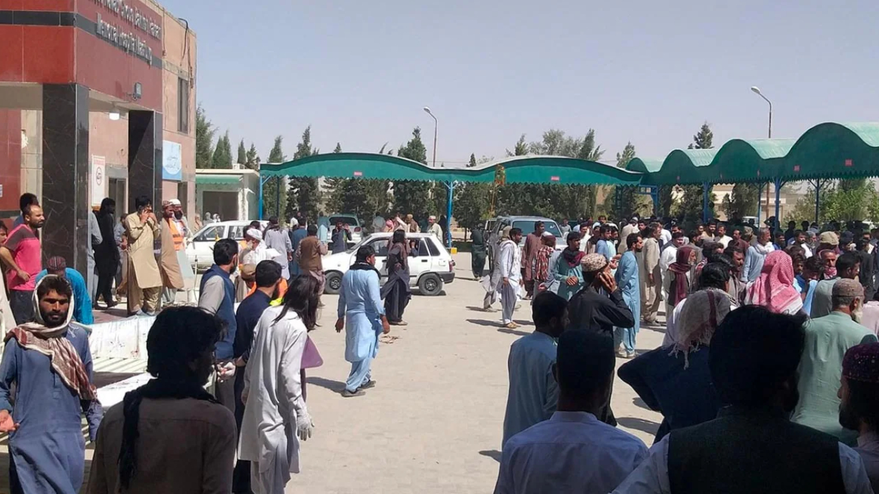 Pakistan Mosque Suicide Blast | Sach Bedhadak