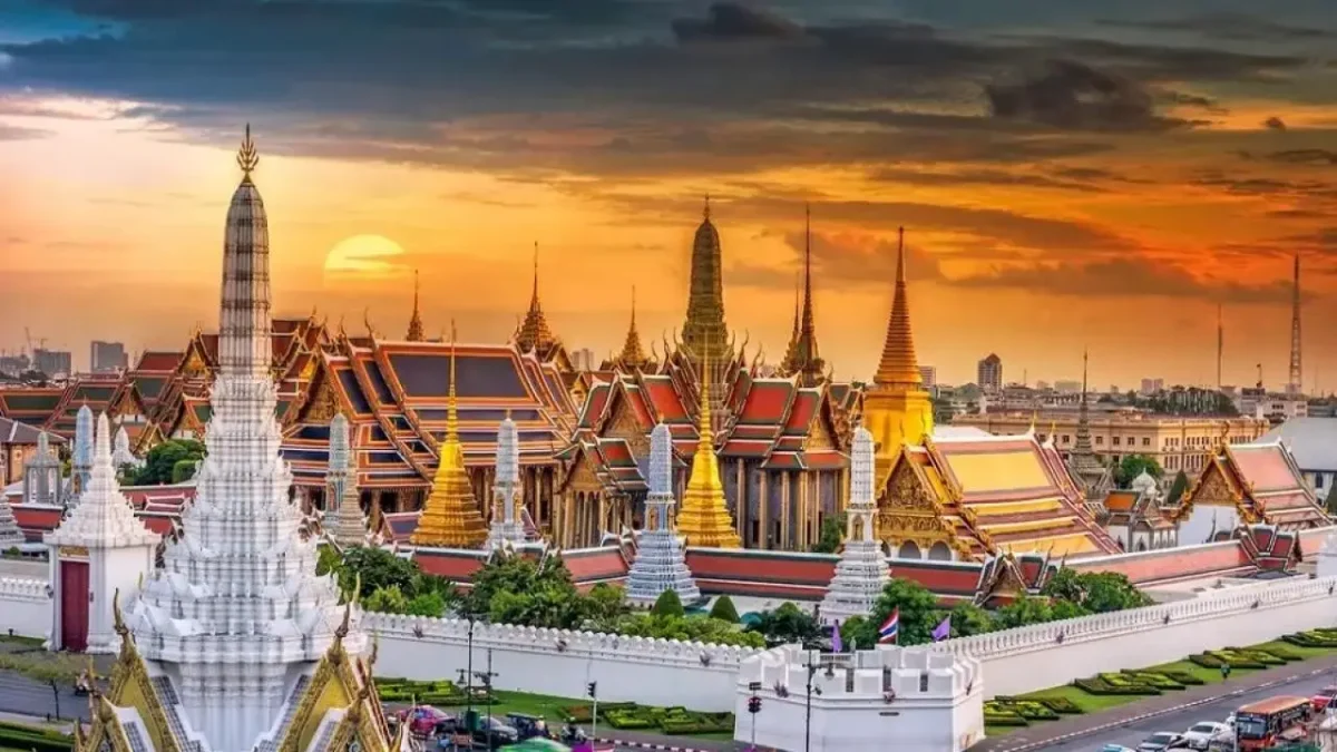 thailand king maha vajiralongkorn luxary life 2 | Sach Bedhadak