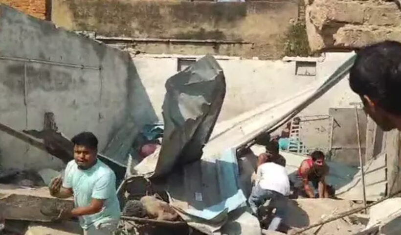 Blast At Illegal Firecracker Factory In Damoh | Sach Bedhadak