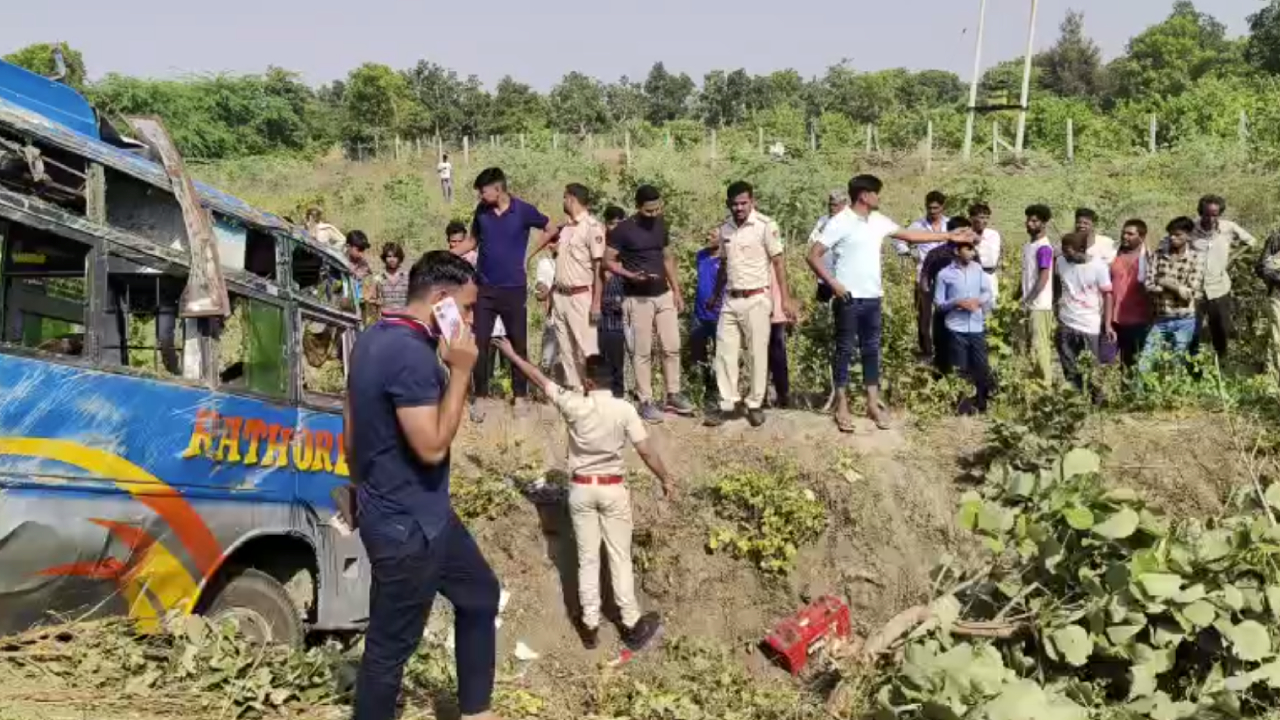 Bus Fell Into Ditch in Bhilwara | Sach Bedhadak