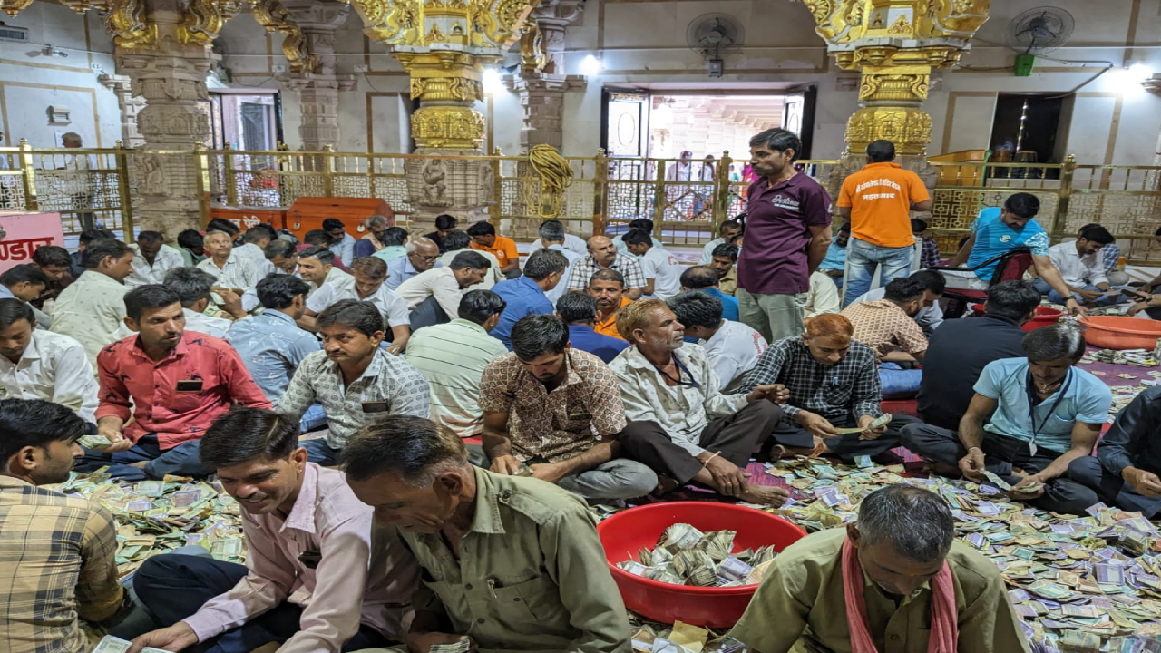 sanwaliya seth temple donation box opened rs 8 cr collected | Sach Bedhadak