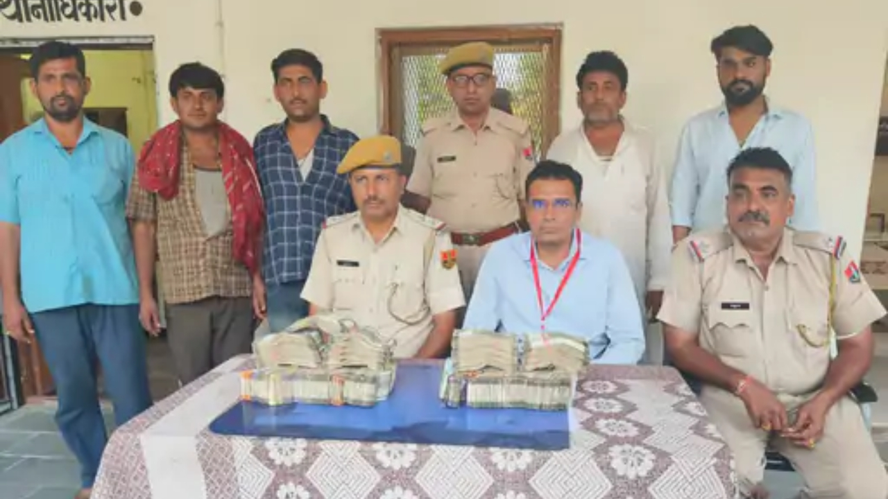 Cash Recovered From 2 Trucks in Barmer | Sach Bedhadak