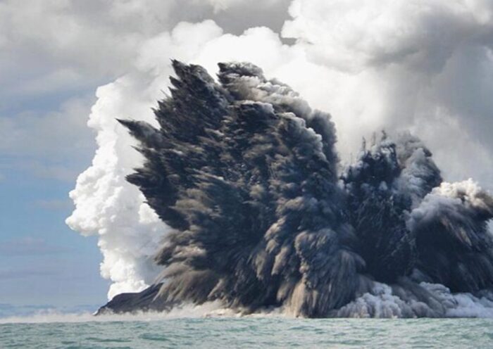 Volcano erupts in water | Sach Bedhadak