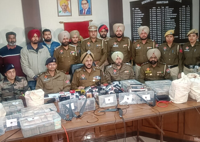 Police Recovered Huge Consignment Of Heroin And Pistols In Amritsar | Sach Bedhadak