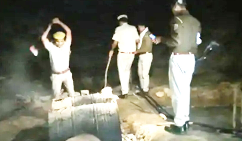 Raids On Illegal Liquor Manufacturing Sites In Bharatpur | Sach Bedhadak